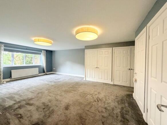 5 bed Detached to rent Image 4