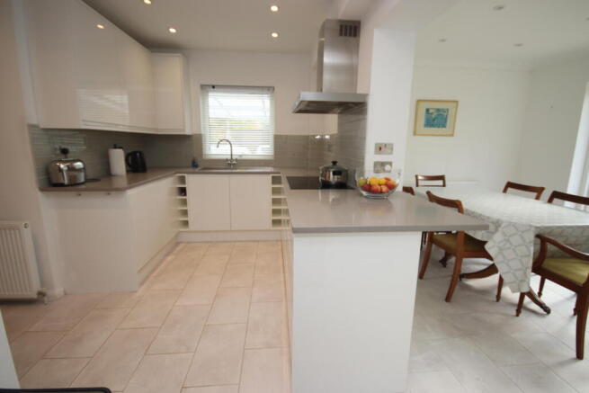 Auckland Close, Maidenhead photo 3