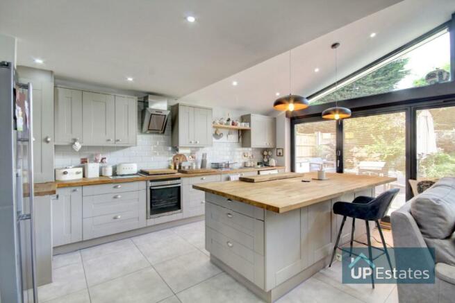 LIVING KITCHEN DINER