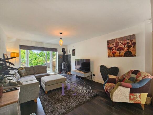 Spacious lounge