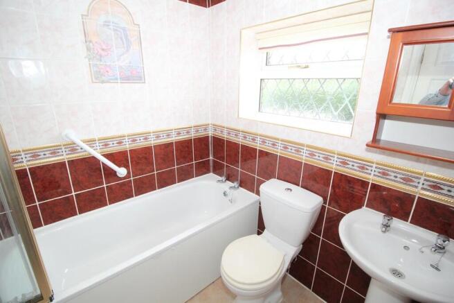 3 bed Semi-Detached to rent Image 8