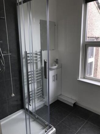 3 bed Private Halls to rent Image 6