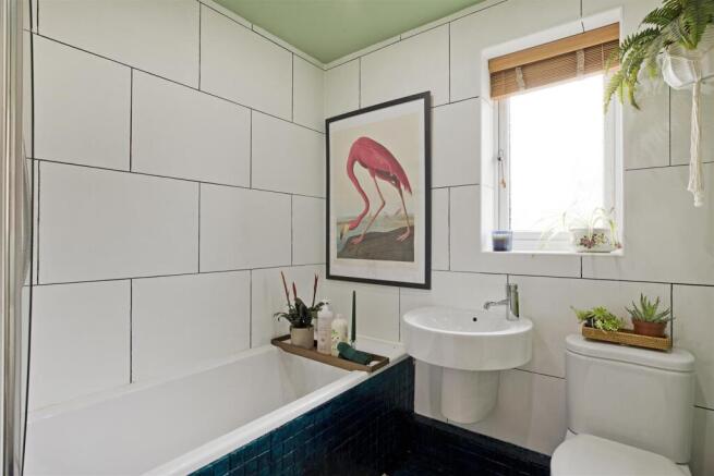 4 bed House for sale Image 11