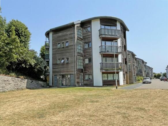 Endeavour court 70 front.jpg