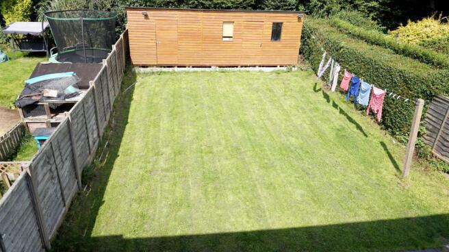 ENCLOSED REAR GARDEN