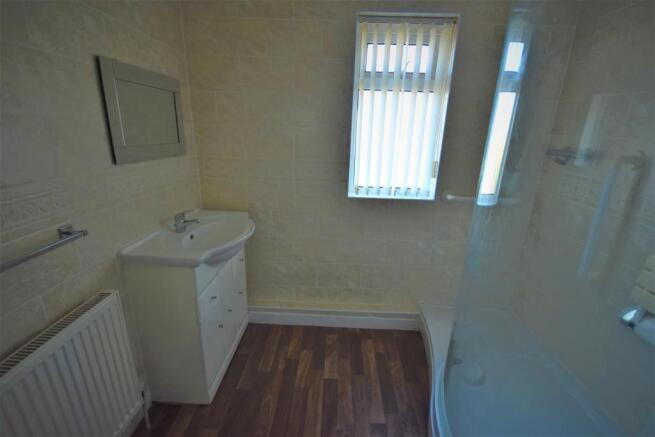 22 Sarn Lane Bath1.JPG