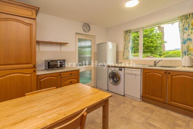 Kitchen image 3