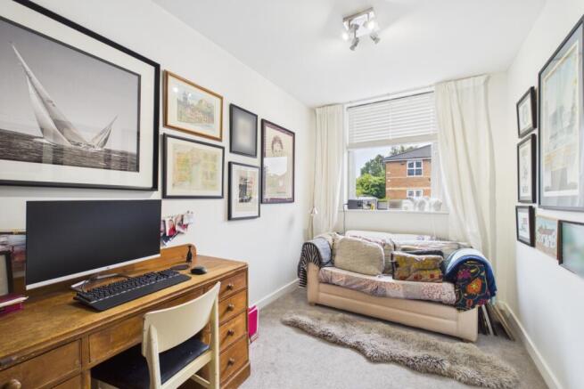 2 bed Ground Flat for sale Image 9