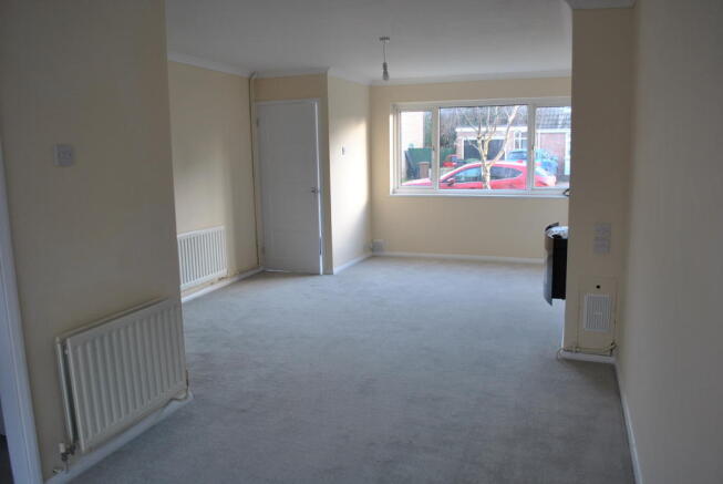 SITTING ROOM/DINING ROOM