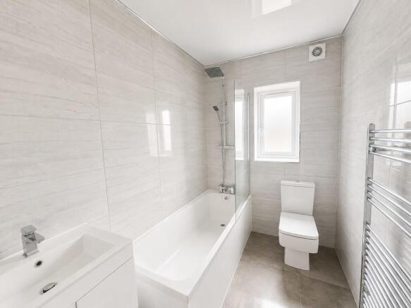 5 bed Semi-Detached for sale Image 8