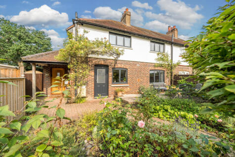 Aspen Close, Guildford, GU4