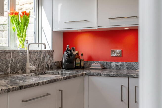 4 bed Detached for sale Image 8