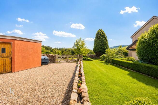 3 bed Semi-Detached for sale Image 10