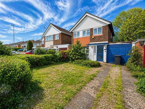 3-bed detached on Oaks Drive, Higham Ferrers, NN10 8EY, £250,000