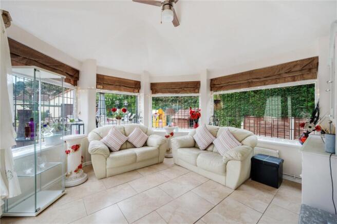 5 bed Detached for sale Image 9