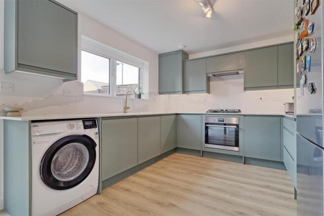 Kitchen 2.jpg