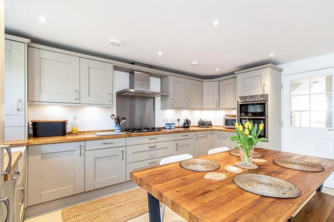 Kitchen / Dining Roo
