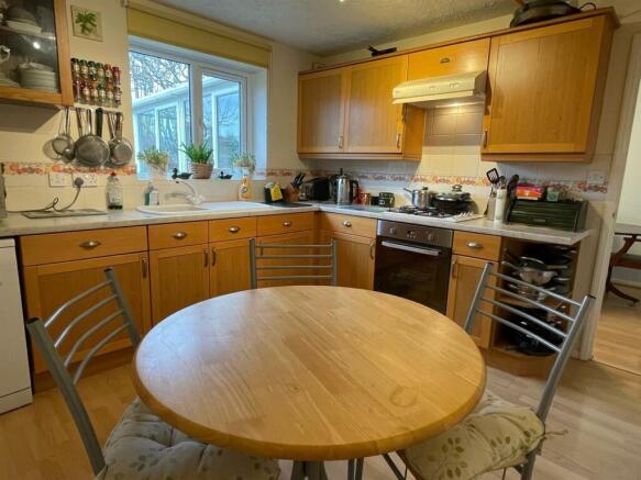 Kitchen2.jpg