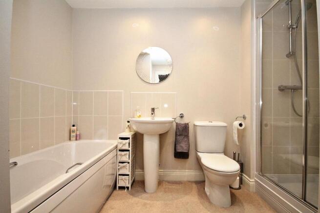 BATHROOM/WC
