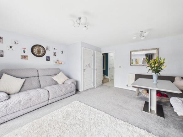 3 bed Semi-Detached for sale Image 4