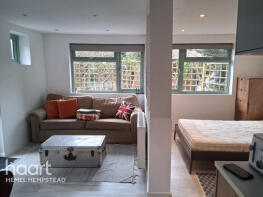 3, Kennel Cottages, Shendish Drive Leading From London Road, Shendish, Hemel Hempstead HP3 0AB