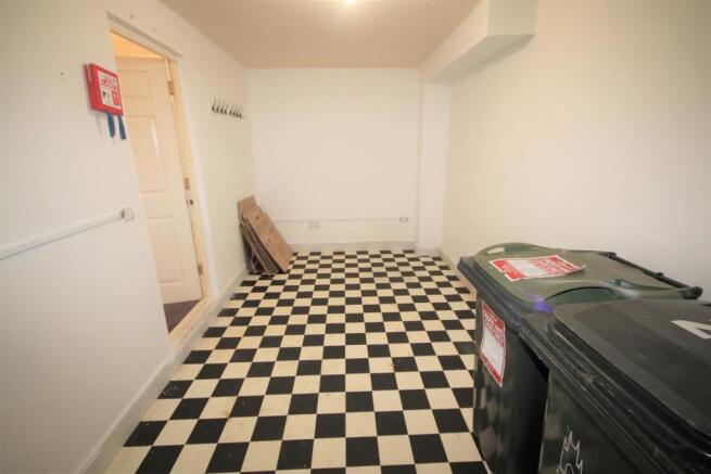 Garage a.JPG
