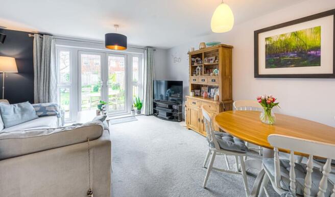 Sitting/dining ro...