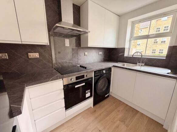 2 bed Flat to rent Image 6