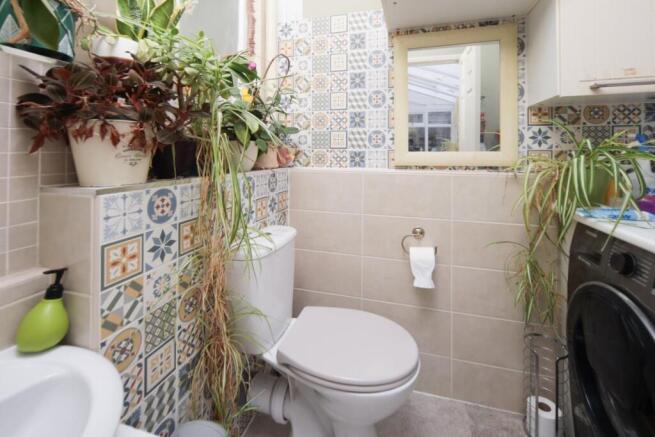 13 East Dene wc.jpg