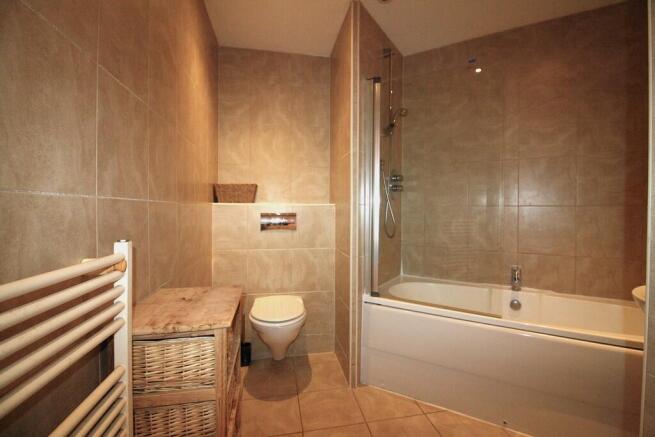 2 bed Apartment to rent Image 8