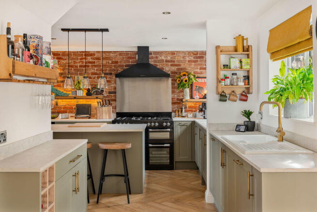 Western Crescent, Banbury - Greatly Extended photo 4