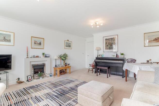 2 bed Apartment for sale Image 4