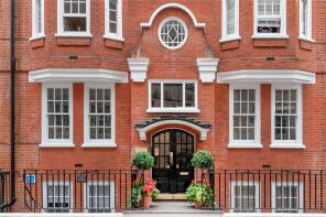 Flat 12, Garrick House, Carrington Street, London W1J 7AF