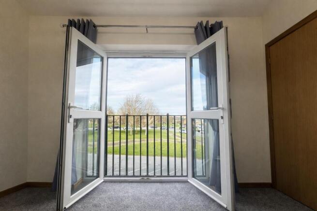 2 bed Flat for sale Image 8