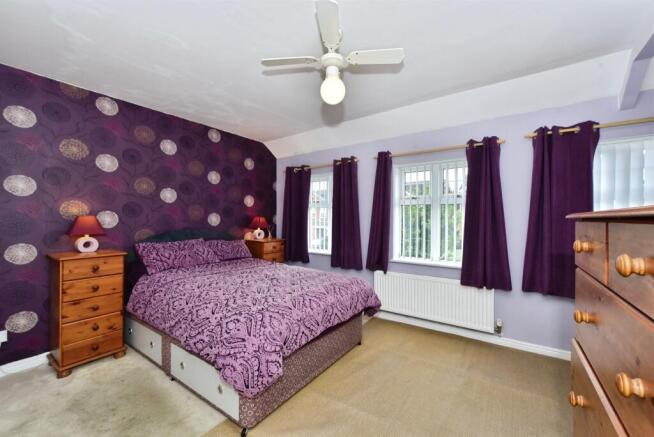 4 bed Detached for sale Image 10