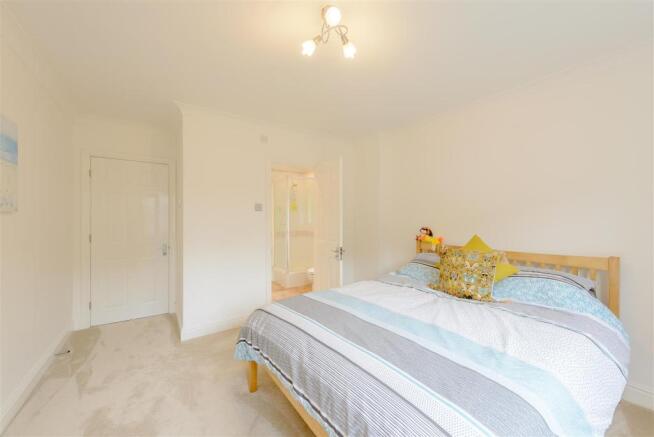 8420931-interior25.jpg