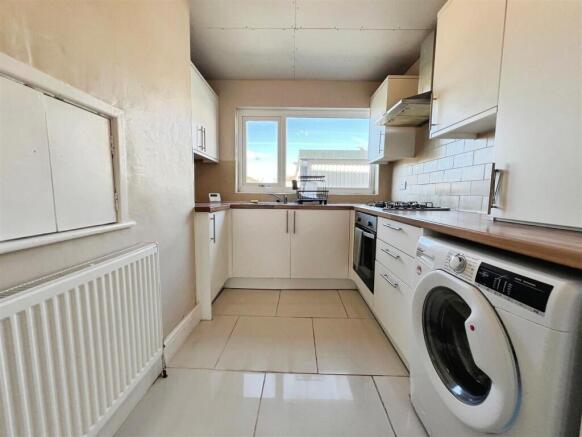 3 bed Semi-Detached for sale Image 8