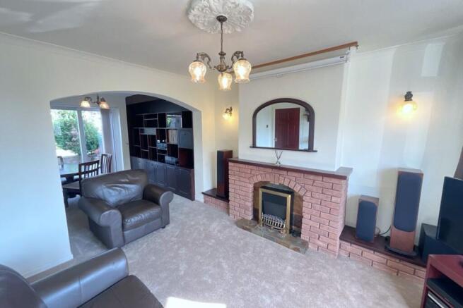 LIVING ROOM/DINER