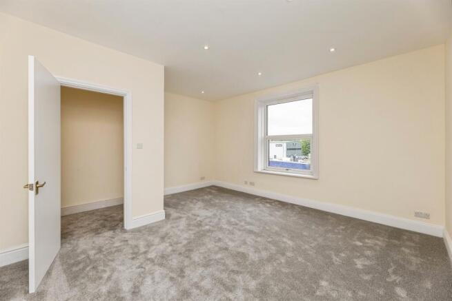 4 bed Semi-Detached for sale Image 6