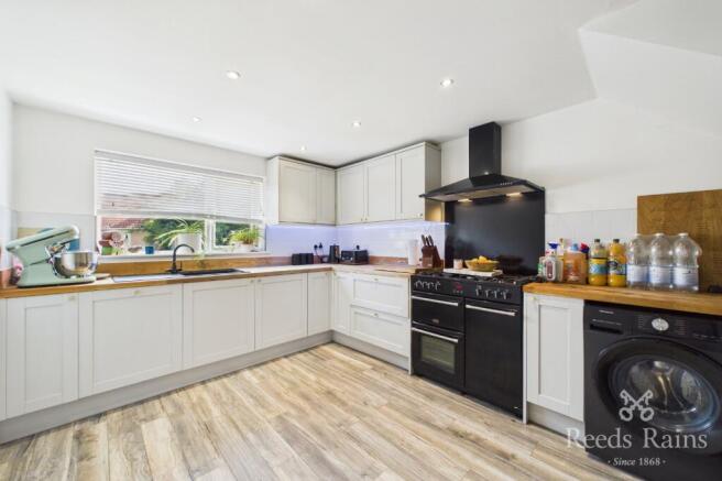3 bed Semi-Detached for sale Image 6