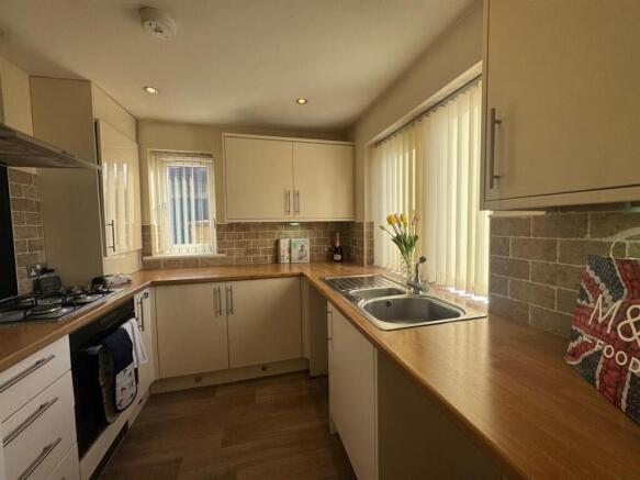3 bed Semi-Detached for sale Image 6