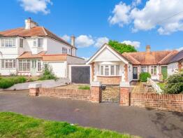 61, Highlands Boulevard, Leigh-on-sea SS9 3TQ