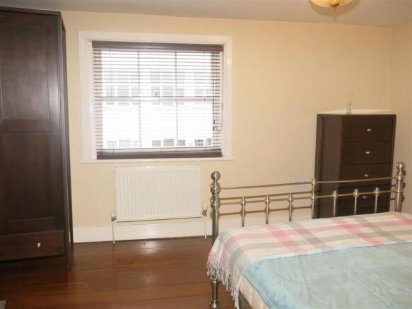 Master Bedroom (2).JPG