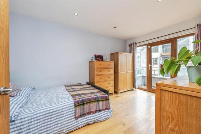 4 bed Town House for sale Image 12