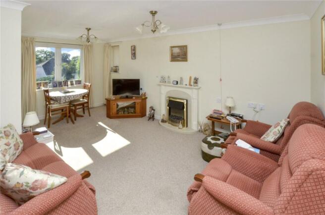 Lounge/Dining Room