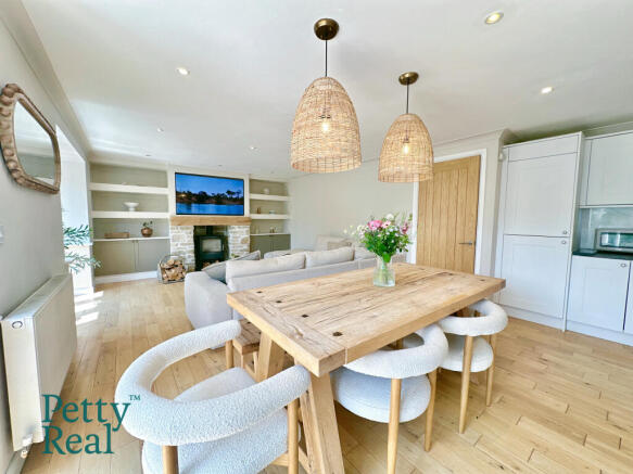 4 bed Detached for sale Image 6