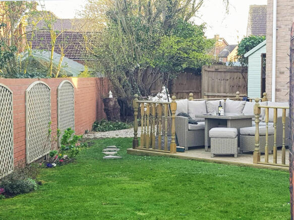 Side Garden & Decking