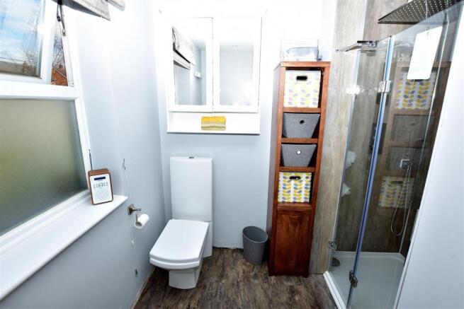Ensuite.JPG