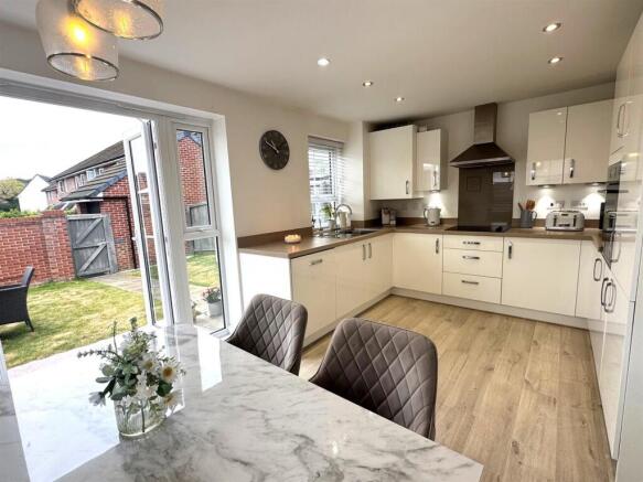 OPEN PLAN DINING KITCHEN