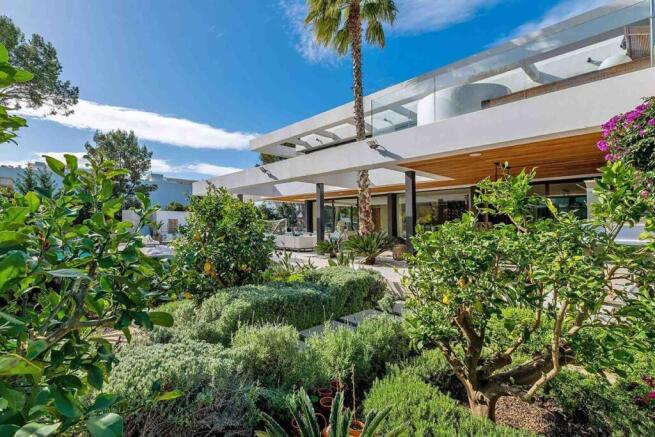 03-santa ponsa-Beeindruckende Luxusvilla-kaufen-garten